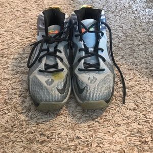 Youth lebron basketball shoes